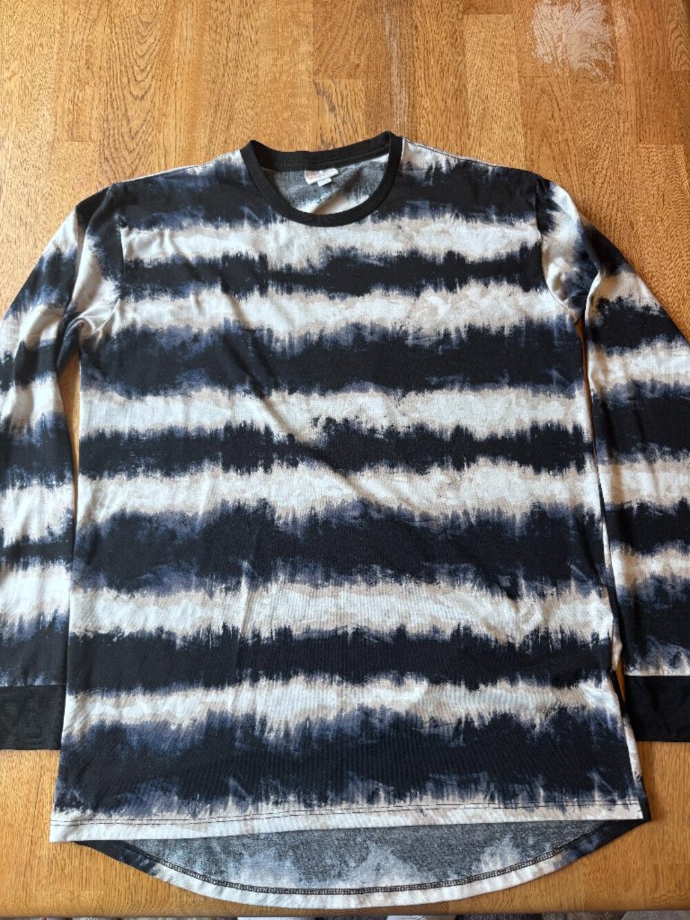 Lularoe Hudson Long Sleeved Top Tie Dye Striped Size Medium